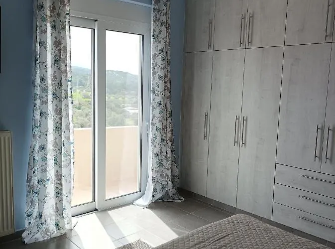 Annas House * Theológos